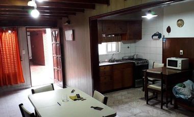 PROPIEDAD EN BLOCK: LOCAL CON VIVIENDA Y DEPTO EN ITALIA  Y ALBERTI