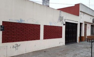 PROPIEDAD EN BLOCK: LOCAL CON VIVIENDA Y DEPTO EN ITALIA  Y ALBERTI