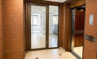 Oficina en arriendo en Providencia-Metro Los Leones