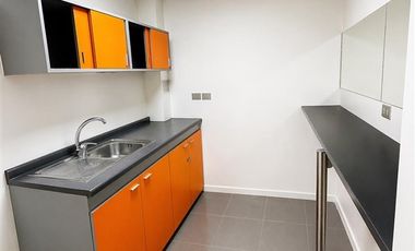 Oficina en arriendo en Providencia-Metro Los Leones