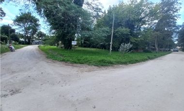 Terreno en esquina/ Barrio El Tejado