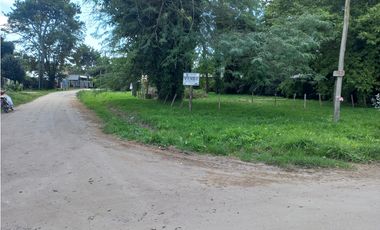Terreno en esquina/ Barrio El Tejado