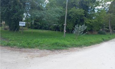 Terreno en esquina/ Barrio El Tejado