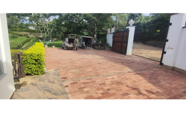 Venta de casa campestre de 2000 M2 en 650 mill en La Mesa Cund, COL