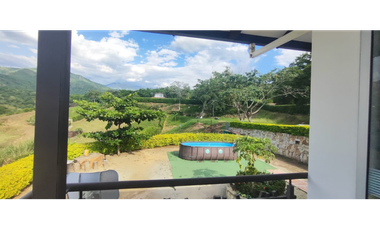 Venta de casa campestre de 2000 M2 en 650 mill en La Mesa Cund, COL