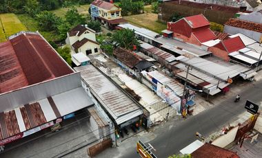 Disewakan Tanah Bonus Bangunan di inggir Jalan Nologaten Depok