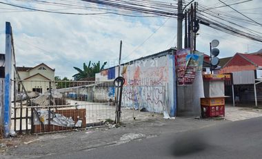 Disewakan Tanah Bonus Bangunan di inggir Jalan Nologaten Depok