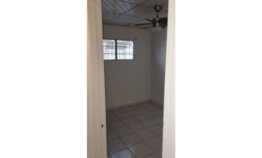 Se Alquila Acogedora y Fresca Casa en Esquina. En el Crisol, Cerrada
