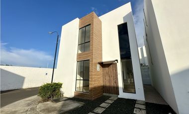 CASAS MODERNA EN VENTA EN URB PORTÓN DEL SOL - MANTA