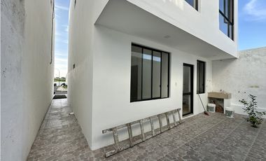 CASAS MODERNA EN VENTA EN URB PORTÓN DEL SOL - MANTA