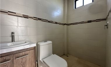 CASAS MODERNA EN VENTA EN URB PORTÓN DEL SOL - MANTA