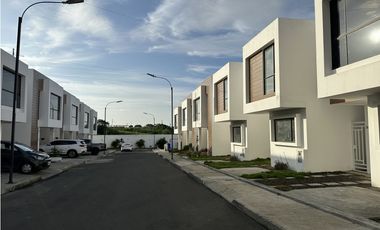 CASAS MODERNA EN VENTA EN URB PORTÓN DEL SOL - MANTA
