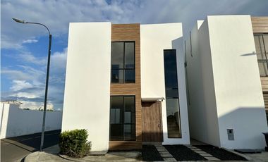 CASAS MODERNA EN VENTA EN URB PORTÓN DEL SOL - MANTA
