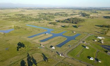 VENTA- Lote con fondo a la laguna en barrio cerrado Tiempos de Canning