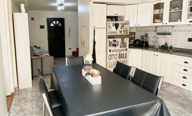 Casa  en Venta Caba / Buenos Aires (D038 1694)