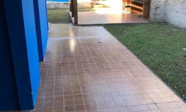 VENTA - CASA DE 4 AMBIENTES EN VENTA - PONTEVEDRA