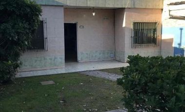 VENTA - CASA DE 4 AMBIENTES EN VENTA - PONTEVEDRA