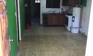 VENTA - CASA DE 4 AMBIENTES EN VENTA - PONTEVEDRA