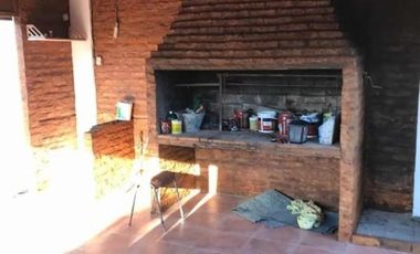VENTA - CASA DE 4 AMBIENTES EN VENTA - PONTEVEDRA