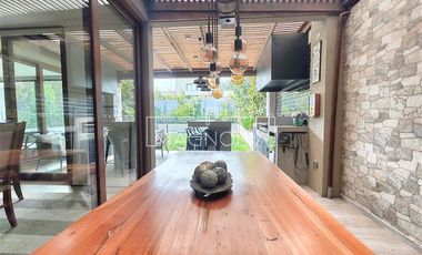 Preciosa Casa en venta de 4 dorm. en piedra roja