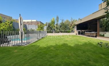 Preciosa Casa en venta de 4 dorm. en piedra roja