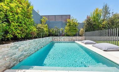 Preciosa Casa en venta de 4 dorm. en piedra roja