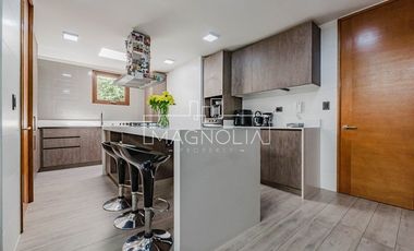 Preciosa Casa en venta de 4 dorm. en piedra roja