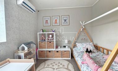 Preciosa Casa en venta de 4 dorm. en piedra roja