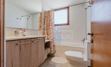 Preciosa Casa en venta de 4 dorm. en piedra roja