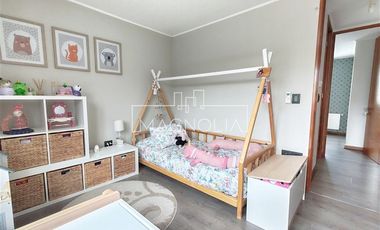 Preciosa Casa en venta de 4 dorm. en piedra roja