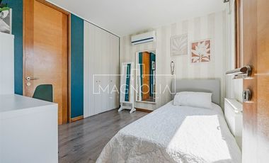 Preciosa Casa en venta de 4 dorm. en piedra roja