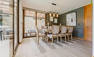 Preciosa Casa en venta de 4 dorm. en piedra roja