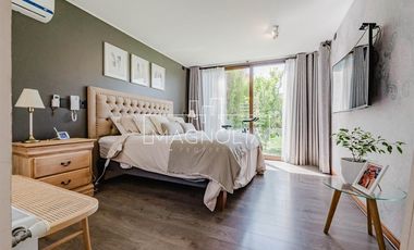 Preciosa Casa en venta de 4 dorm. en piedra roja