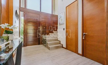 Preciosa Casa en venta de 4 dorm. en piedra roja