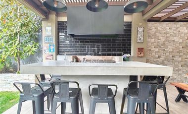 Preciosa Casa en venta de 4 dorm. en piedra roja
