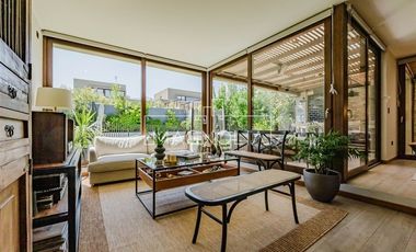 Preciosa Casa en venta de 4 dorm. en piedra roja