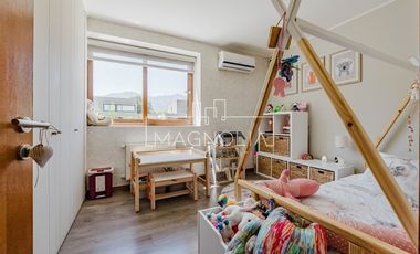 Preciosa Casa en venta de 4 dorm. en piedra roja