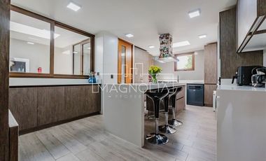 Preciosa Casa en venta de 4 dorm. en piedra roja