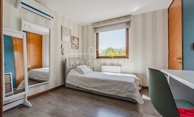 Preciosa Casa en venta de 4 dorm. en piedra roja