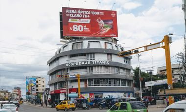 ¡Gran Oportunidad de Inversión!
Remato Hospedaje Titanic – Ubicación Estratégica en Piura
2do, 4to y 5to piso más azotea

📍 Esquina de Alta Exposi