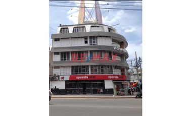 ¡Gran Oportunidad de Inversión!
Remato Hospedaje Titanic – Ubicación Estratégica en Piura
2do, 4to y 5to piso más azotea

📍 Esquina de Alta Exposi