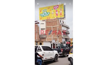 ¡Gran Oportunidad de Inversión!
Remato Hospedaje Titanic – Ubicación Estratégica en Piura
2do, 4to y 5to piso más azotea

📍 Esquina de Alta Exposi