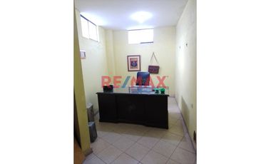 ¡Gran Oportunidad de Inversión!
Remato Hospedaje Titanic – Ubicación Estratégica en Piura
2do, 4to y 5to piso más azotea

📍 Esquina de Alta Exposi