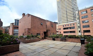 casa en arriendo en parque central bavaria. Cod A2838304