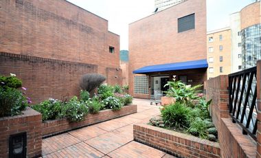 casa en arriendo en parque central bavaria. Cod A2838304