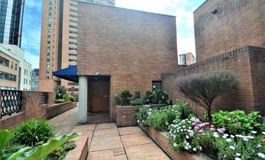 casa en arriendo en parque central bavaria. Cod A2838304