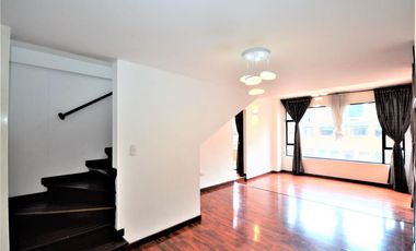 casa en arriendo en parque central bavaria. Cod A2838304