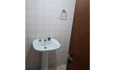 Excelente local para DEPOSITO a 100 metros Avenida Brandsen