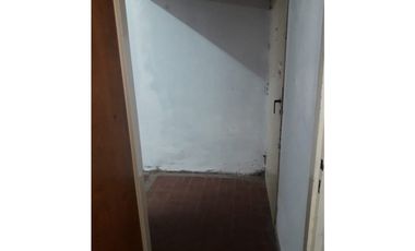 Excelente local para DEPOSITO a 100 metros Avenida Brandsen