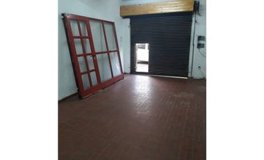 Excelente local para DEPOSITO a 100 metros Avenida Brandsen